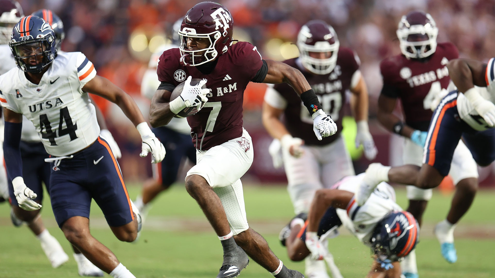 No. 19 Football Rolls to 42-24 Win over UTSA - Texas A&M Aggies ...