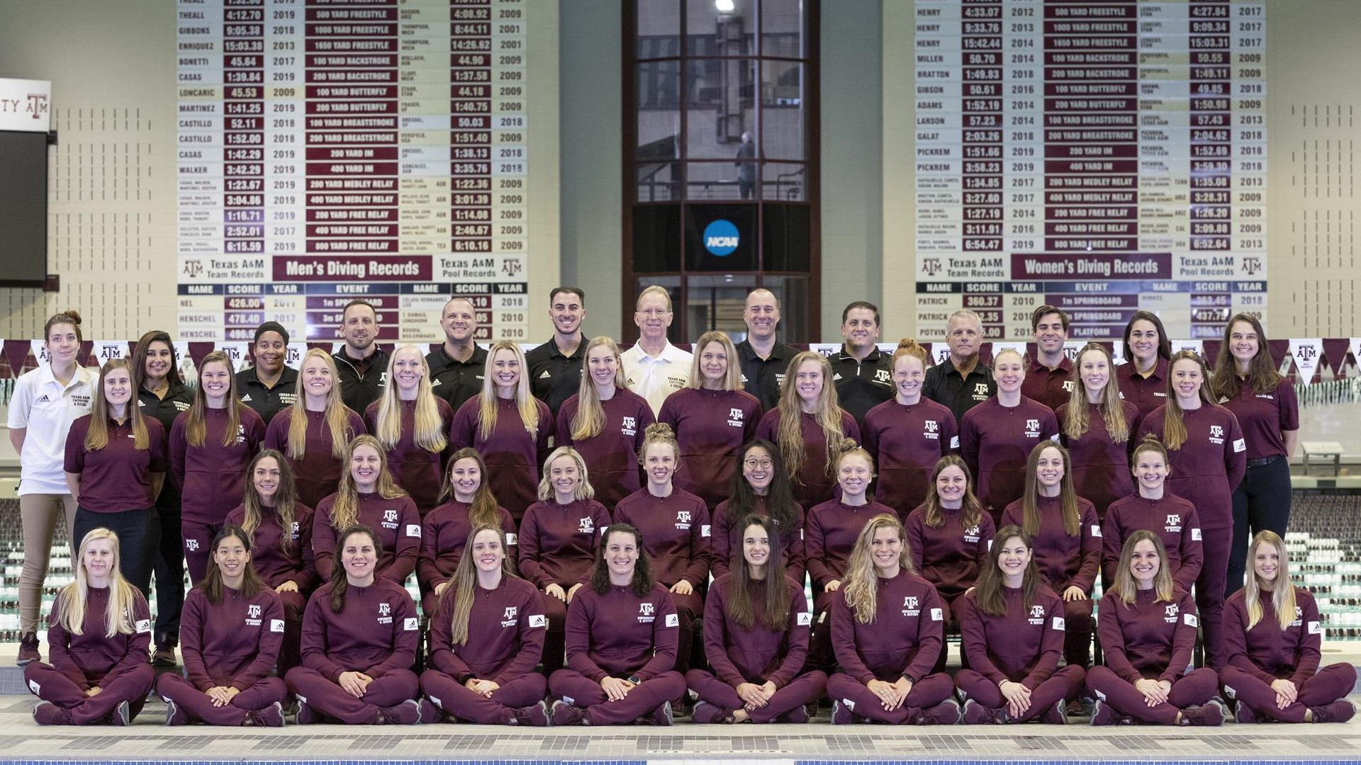 Women's 202 Team Photo 2019-20 Women's Swimming and Diving Roster